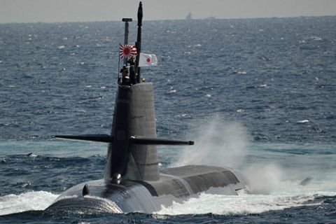 Nhật hối thúc Australia mua tàu ngầm giữa căng thẳng Biển Đông